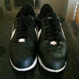Nike Cortez 72  Black White Sneakers Sz 11